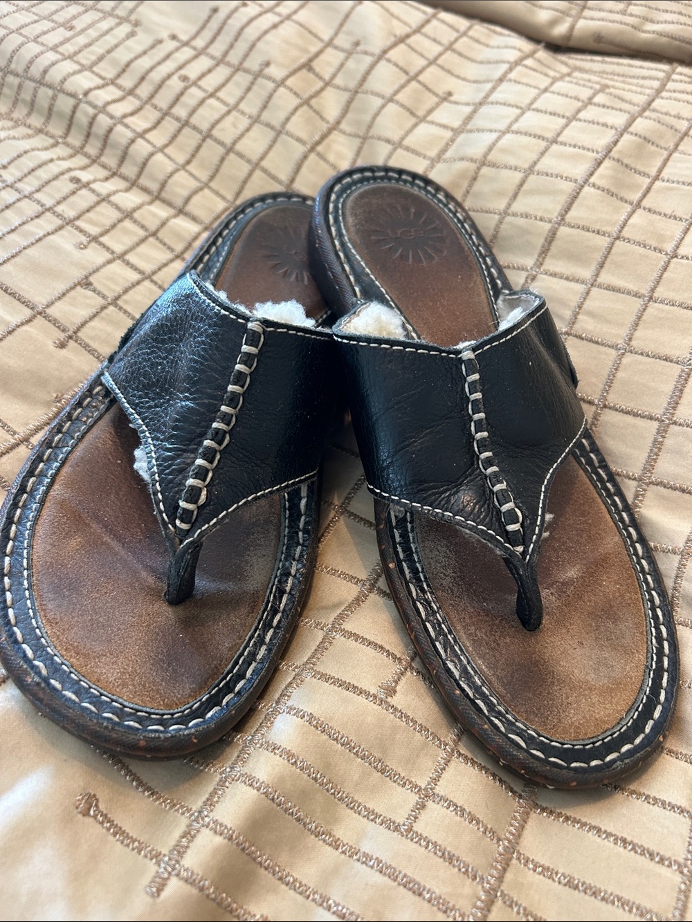 UGG Black Leather Women’s Shearling Thong Sandals